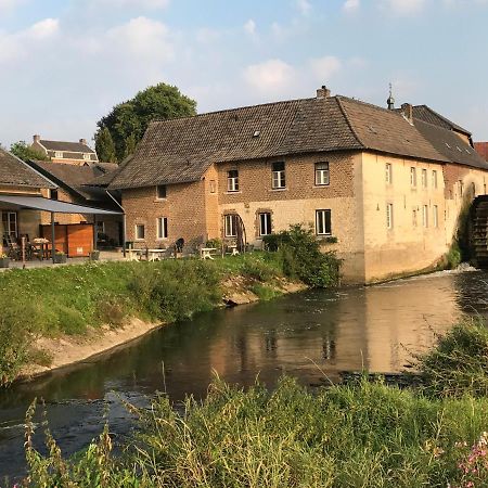 Aan De Watermolen Vakantiewoningen Wijlre Esterno foto